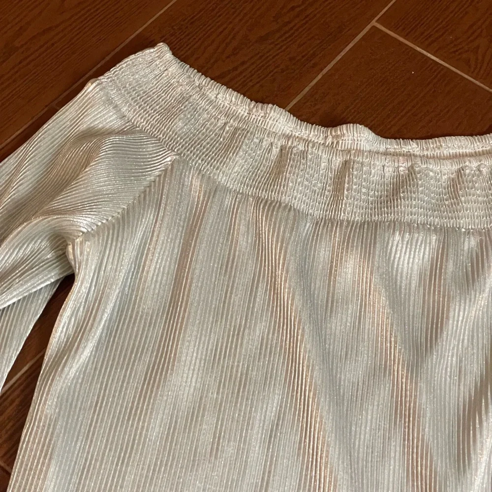 Anthropologie Lulumari shimmer silver elastic on off shoulder pleat blouse sz LG - Picture 6 of 15